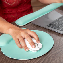 Mouse pad with built-in wrist support, close-up